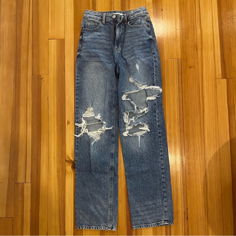 PacSun 90’s ripped boyfriend jeans